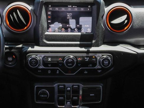 Used 2021 Jeep Gladiator Mojave AWD/4WD image 24