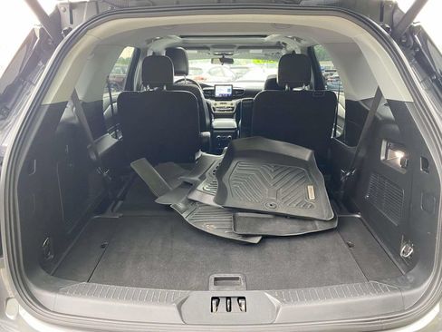 Used 2021 Ford Explorer XLT w/ Equipment Group 202A AWD/4WD image 32