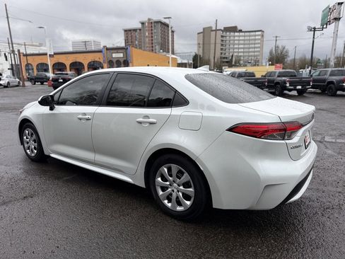 Certified 2022 Toyota Corolla LE image 5