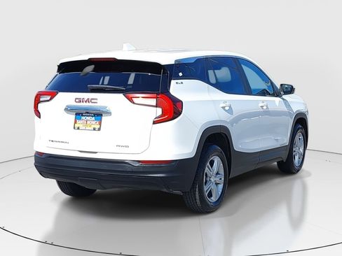 Used 2024 GMC Terrain SLE image 5