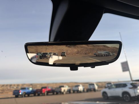 Used 2021 GMC Sierra 1500 AT4 w/ Technology Package image 9