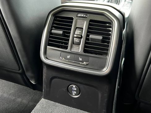 Used 2020 Porsche Macan Base image 12