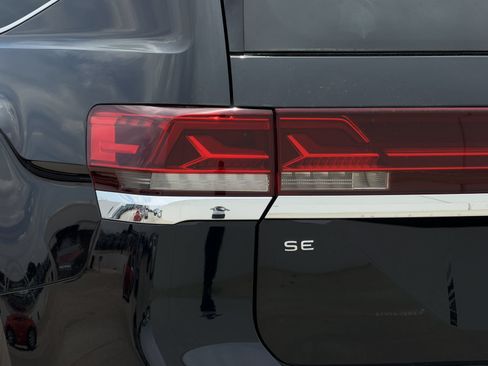 Used 2024 Volkswagen Atlas SE FWD image 11