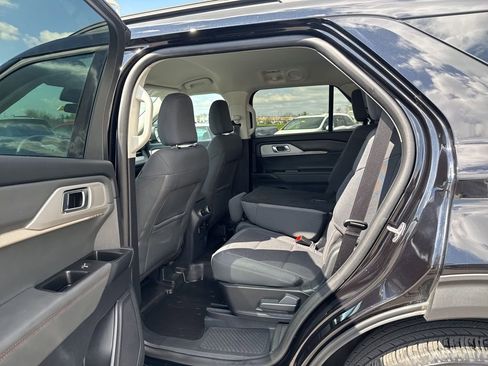 Used 2025 Ford Explorer Active AWD/4WD image 35