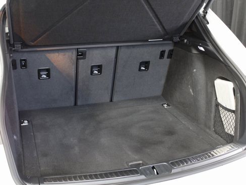 Certified 2025 Porsche Macan image 17