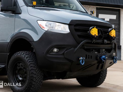 Used 2022 Mercedes-Benz Sprinter 2500 image 2