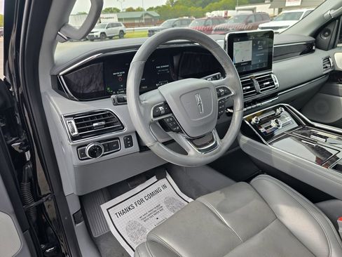 Used 2021 Lincoln Navigator Reserve image 17