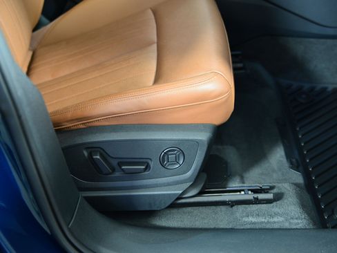 Used 2023 Audi e-tron Premium Plus w/ Premium Plus Package image 12