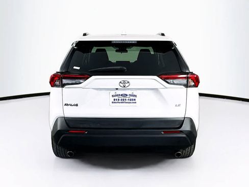 Used 2021 Toyota RAV4 LE FWD image 5