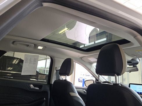 Used 2022 Ford Escape SEL image 9