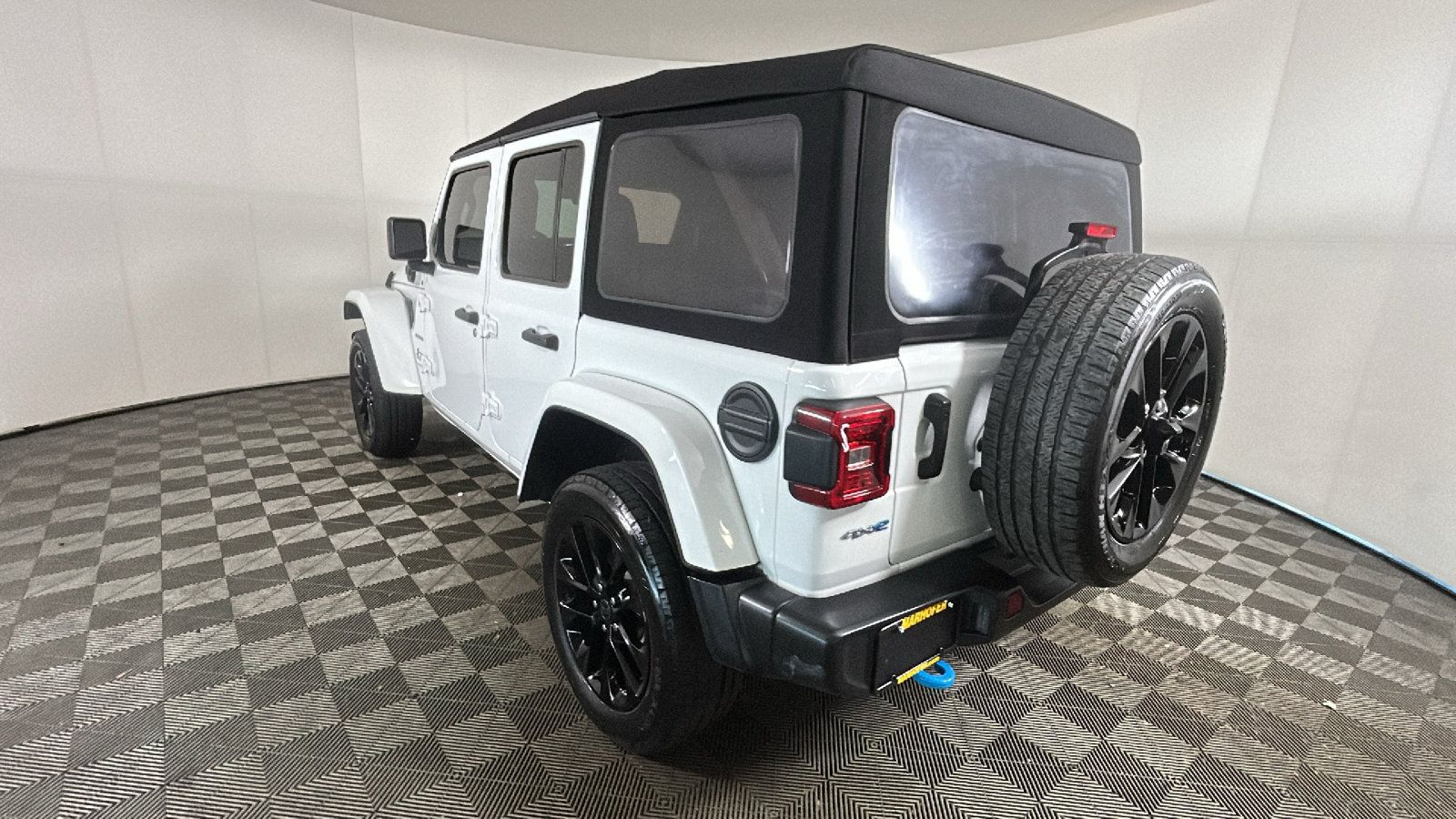 Used 2024 Jeep Wrangler Unlimited Sahara AWD/4WD image 5