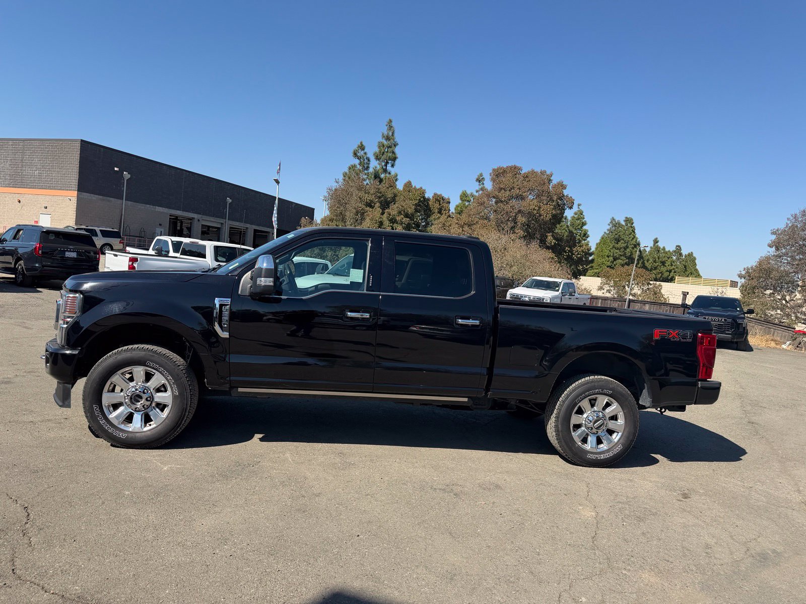 Used 2022 Ford F250 Platinum AWD/4WD image 2