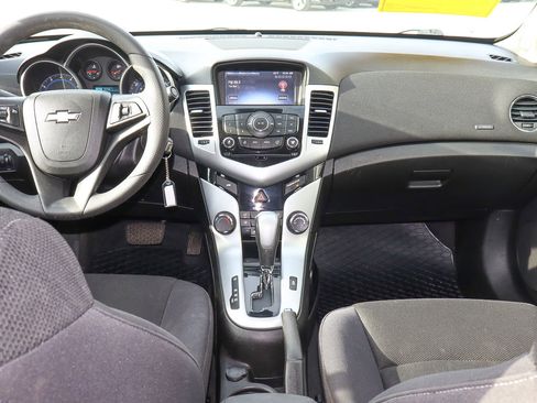Used 2016 Chevrolet Cruze LT image 10
