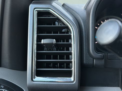 Used 2016 Ford F150 XLT AWD/4WD image 21