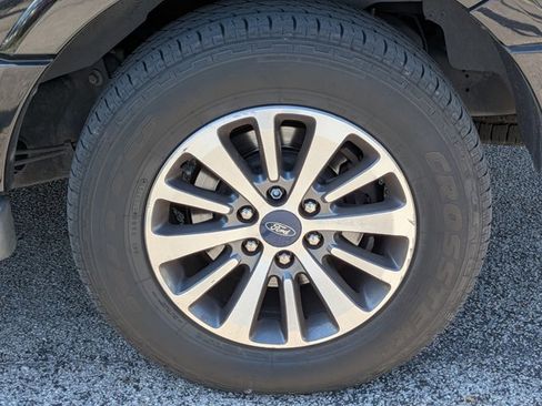 Used 2017 Ford Expedition EL XLT RWD image 5