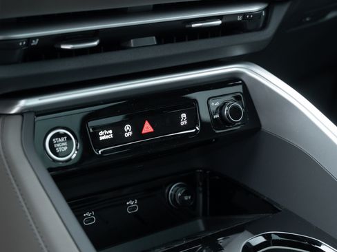 New 2025 Audi Q5 Premium Plus image 15