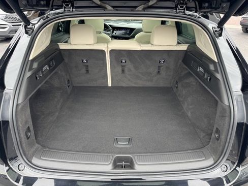 Used 2022 Buick Envision Avenir w/ Technology Package II image 32