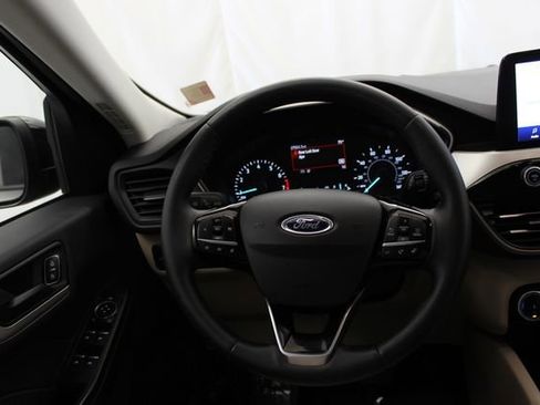 Used 2022 Ford Escape SE w/ SE Sport Appearance Package image 19