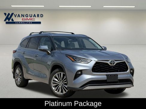 Used 2021 Toyota Highlander Platinum AWD/4WD image 2
