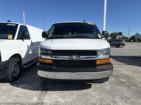 Used 2025 Chevrolet Express 2500 w/ Driver Convenience Package RWD image 3