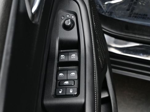 Used 2025 Jeep Grand Cherokee Altitude AWD/4WD image 13
