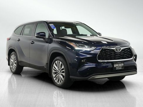 Used 2025 Toyota Highlander Platinum image 7