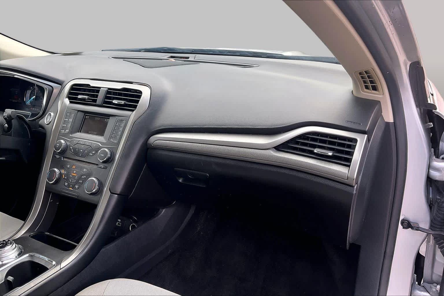 Used 2018 Ford Fusion S FWD image 18
