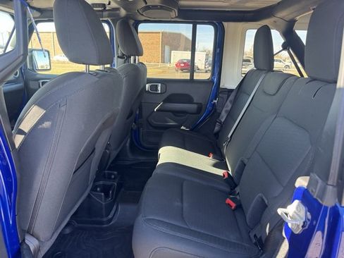 Used 2020 Jeep Wrangler Unlimited Sahara image 12