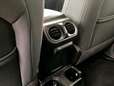 Used 2019 Jeep Wrangler Unlimited Sport S image 10
