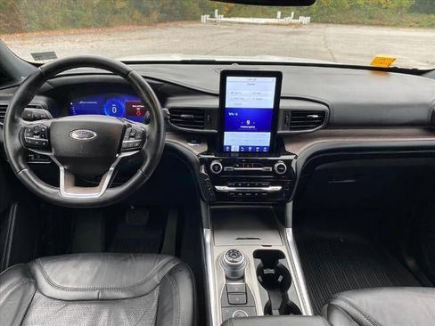 Used 2023 Ford Explorer Platinum w/ Technology Package image 13