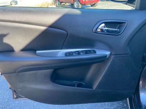 Used 2016 Dodge Journey SE image 11