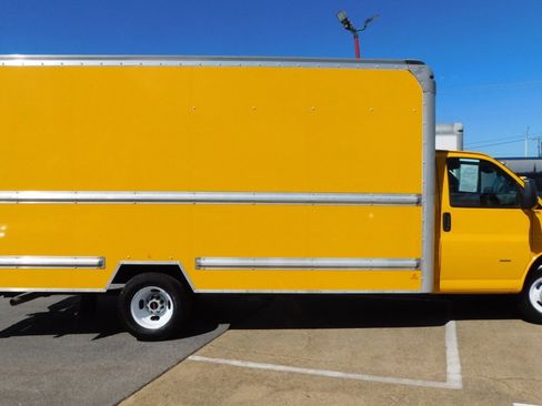 Used 2021 GMC Savana 3500 Extended w/ Power Convenience Package image 2