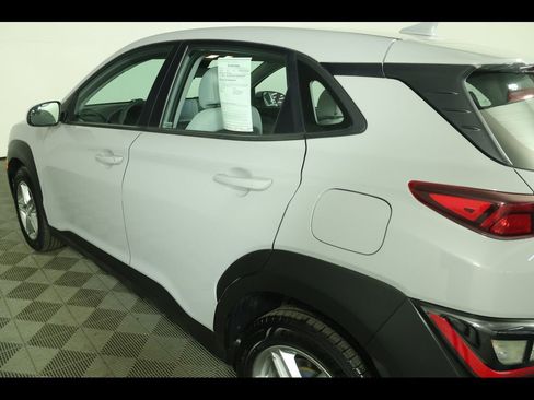 Used 2022 Hyundai Kona SE image 15