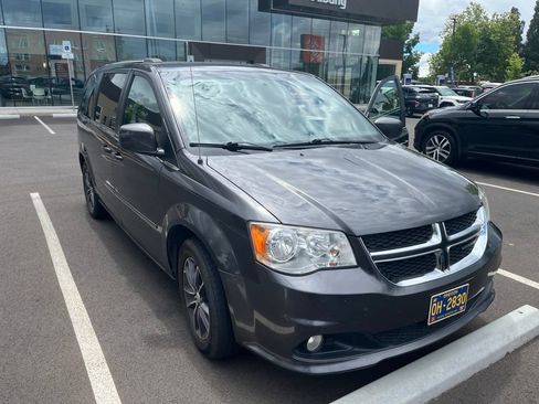 Used 2017 Dodge Grand Caravan SXT FWD image 2