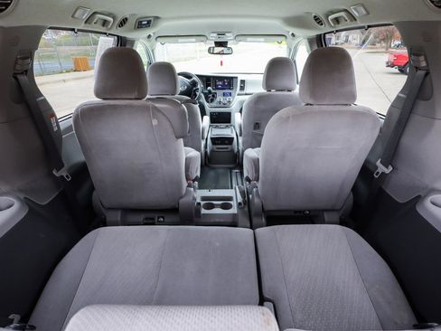 Used 2019 Toyota Sienna LE image 36