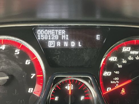 Used 2015 GMC Acadia SLE FWD image 16