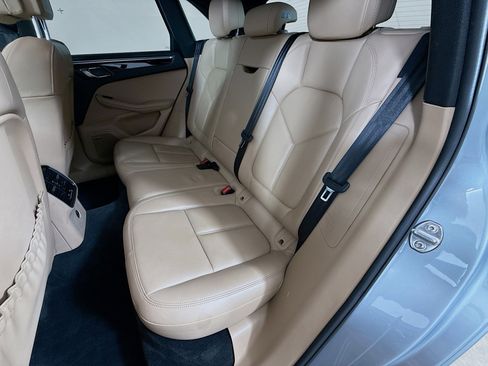 Used 2020 Porsche Macan image 24