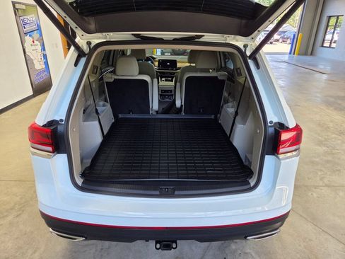 Used 2025 Volkswagen Atlas SE AWD/4WD image 10