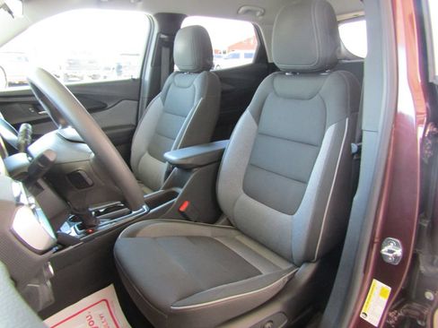 Used 2023 Chevrolet TrailBlazer LT FWD image 16