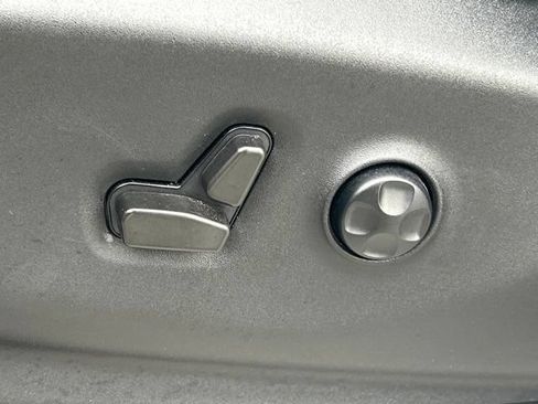 Used 2021 Chrysler Pacifica Touring FWD image 20