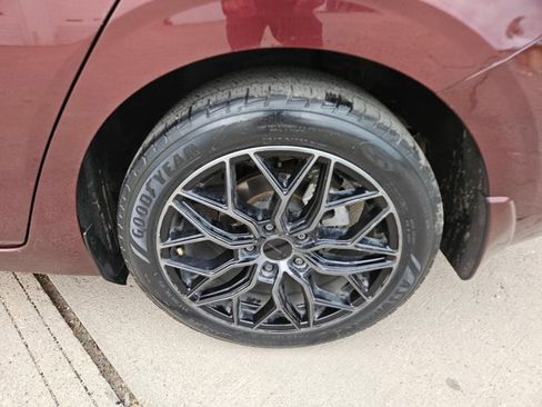 Used 2021 Nissan Sentra SV w/ SV Premium Package image 9