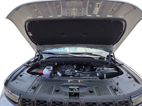 New 2025 Jeep Grand Cherokee Altitude RWD image 33
