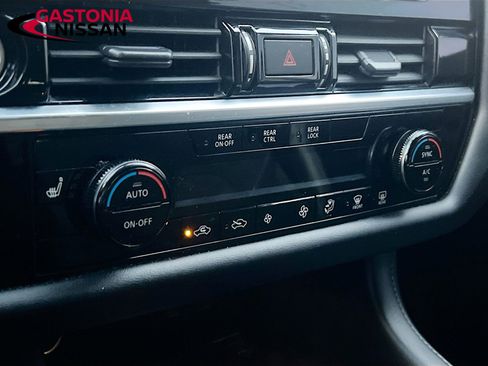 Used 2024 Nissan Pathfinder SV image 19