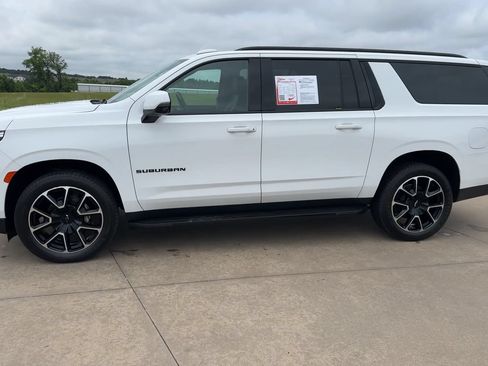 Used 2022 Chevrolet Suburban RST w/ Luxury Package AWD/4WD image 6