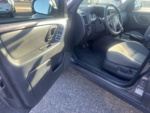 Used 2006 Ford Escape XLT image 9