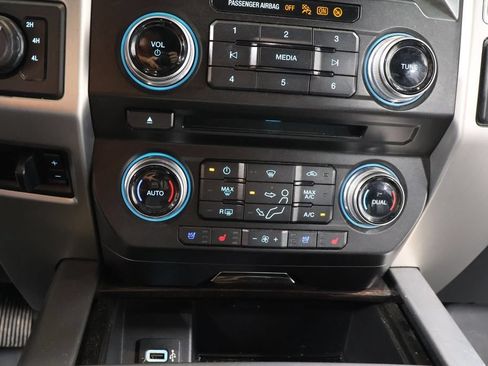 Used 2017 Ford F250 Platinum w/ Platinum Ultimate Package AWD/4WD image 11