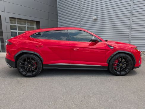 Used 2020 Lamborghini Urus AWD/4WD image 2