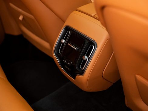 Used 2023 Aston Martin DBX image 67