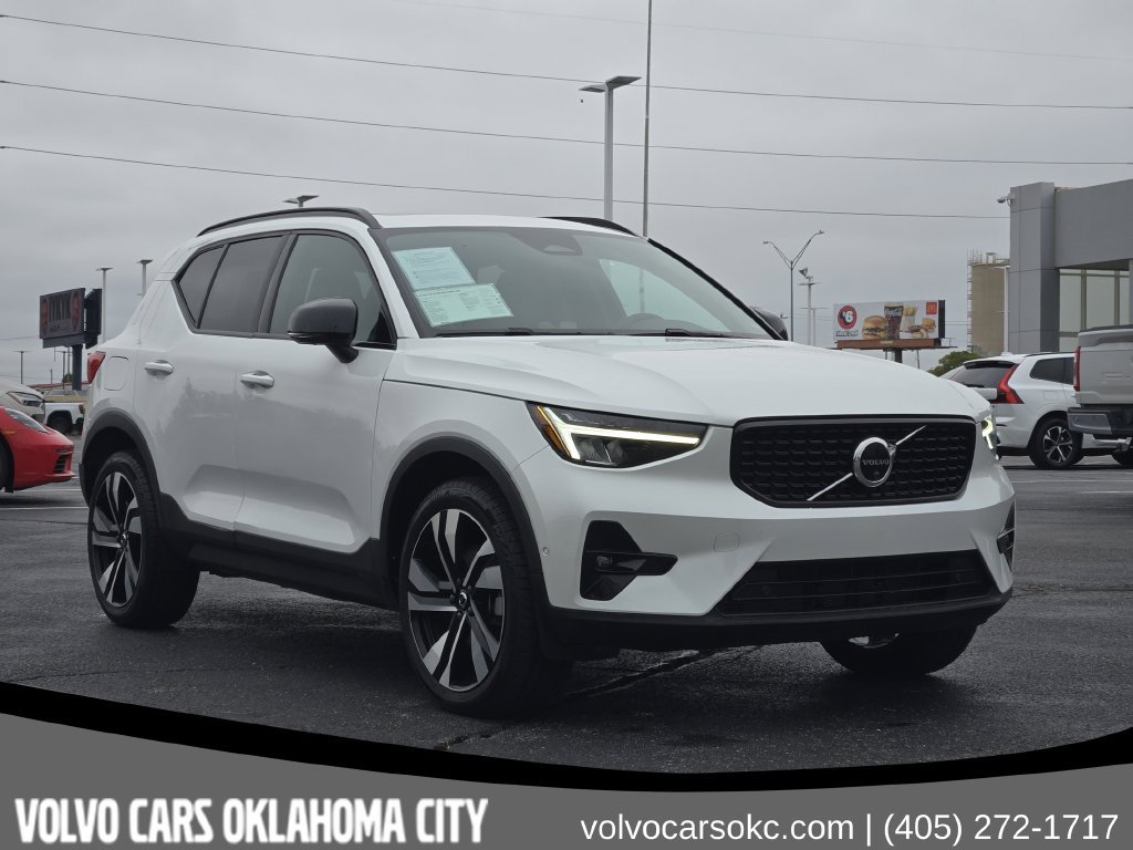 Certified 2023 Volvo XC40 B5 Plus w/ Protection Package Premier AWD/4WD image 3