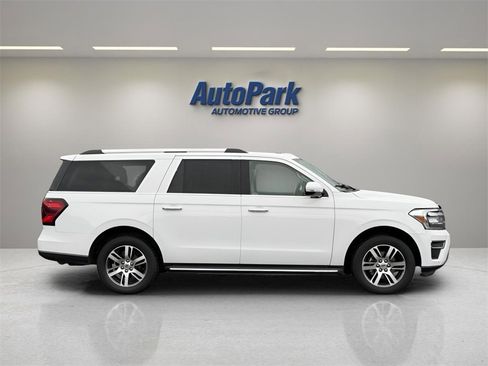 Used 2022 Ford Expedition Max Limited image 8
